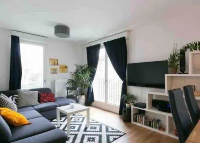 Cozy & Quiet Getaway Just 300M From Paris With Free Private Parking