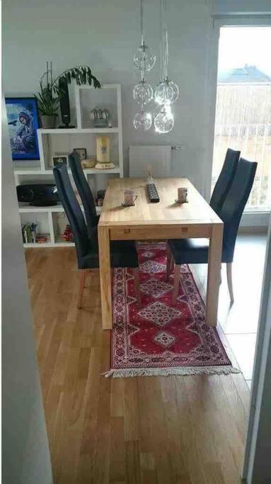 Apartment Cozy & Quiet Getaway Just 300m From Paris With Free Private Parking *