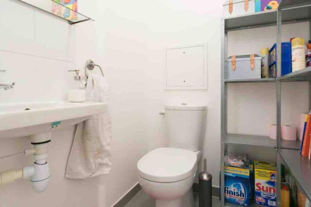 Cozy & Quiet Getaway Just 300m From Paris With Free Private Parking *