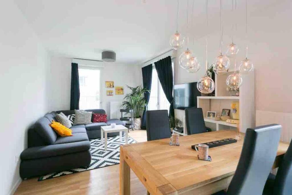 Cozy & Quiet Getaway Just 300m From Paris With Free Private Parking