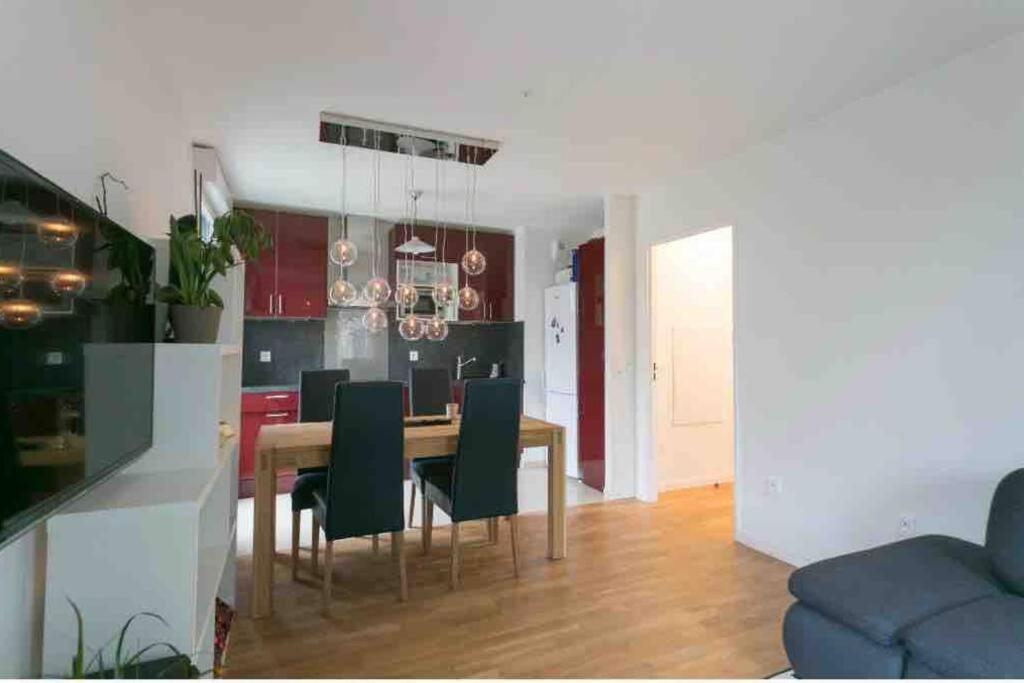 Cozy & Quiet Getaway Just 300m From Paris With Free Private Parking Appartamento